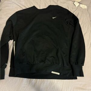 Black crewneck from Nike